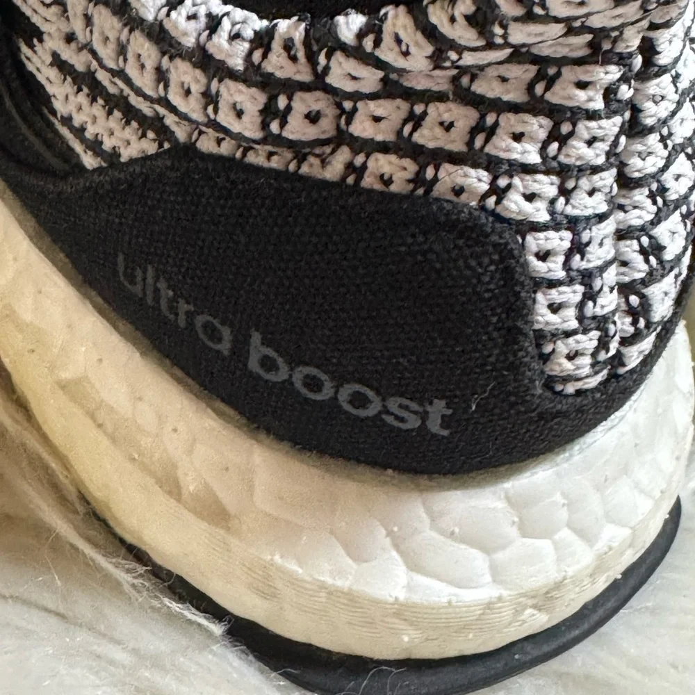 Adidas ultraboost 5 dna Sneakers womens size 6.5 J Oreo white Black Shoes 702001